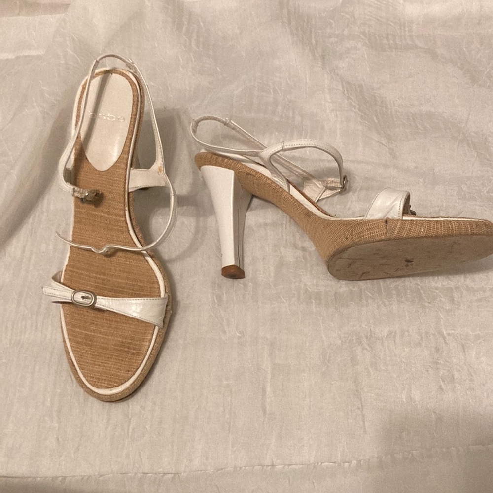 Heeled sandal pump